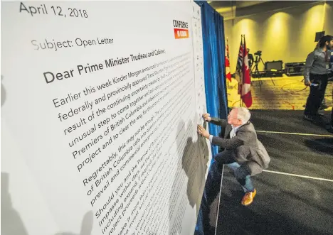  ?? ARLEN REDEKOP ?? Members of the business community sign a ‘letter’ to Prime Minister Justin Trudeau at the Hyatt Regency Hotel on Thursday. Business and community groups held a news conference to voice support for the Trans Mountain pipeline project.