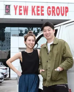  ?? ALBERT CHUA/THE EDGE SINGAPORE ?? Siblings Seah Qin Quan (right) and Seah Kun Miao helm YKGI as CEO and marketing director, respective­ly