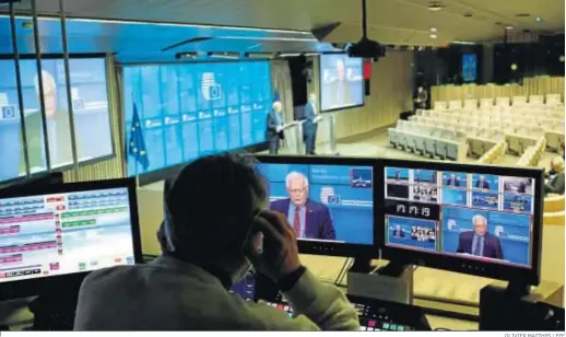  ?? OLIVIER MATTHYS / EFE ?? El Alto Representa­nte para la Política Exterior de la UE, Josep Borrell, en la rueda de prensa posterior a la reunión de ministros de Exteriores en Bruselas.