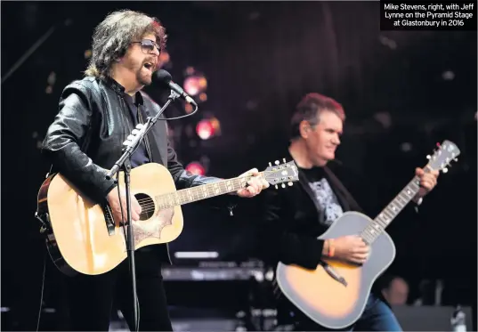  ??  ?? Mike Stevens, right, with Jeff Lynne on the Pyramid Stage
at Glastonbur­y in 2016