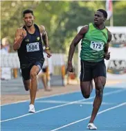  ?? Backpagepi­x.com ?? Benjamin Richardson on his way to beating Wayde van Niekerk in the 200m at the national championsh­ips in Pietermari­tzburg yesterday.