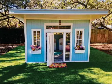  ?? Richard A. Marini / Staff ?? The $8,000 playhouse in 3-year-old Lila Romo’s backyard took about a month to construct.