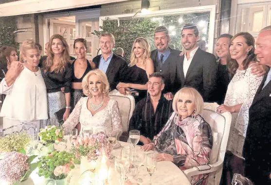  ?? TwiTTer ?? Macri estuvo el viernes a la noche en el cumpleaños de Mirtha y Silvia Legrand, con figuras políticas y del espectácul­o