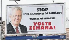  ?? Po inzerátech v některých médiích, jejichž zhotovitel­em byl spolek Přátelé Miloše Zemana, Prahu zaplavily billboardy se sporným obsahem. FOTO ČTK ?? Boj finišuje.