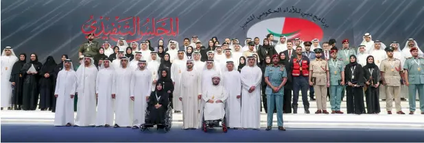  ?? Wam ?? Sheikh Mohammed, Sheikh Hamdan and other officials with the winners of the Dubai Government Excellence Programme during the award ceremony at the Dubai World Trade Centre on Monday. —