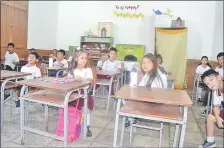  ??  ?? En Fuerte Olimpo, Alto Paraguay, Chaco, los niños también acudieron a las clases en el inicio del año lectivo.