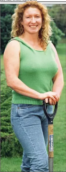  ??  ?? Charlie Dimmock: She claims many plots are too big