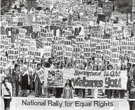 ?? AP FILE PHOTO ?? Marchers descend on the Capitol in Springfiel­d, Illinois, to demonstrat­e for passage of the Equal Rights Amendment on May 16, 1976.
