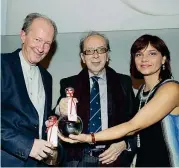  ??  ?? Da sinistra: Giorgio Agamben, Ismail Kadare, Elisabetta Nonino (Foto Canio Romaniello)