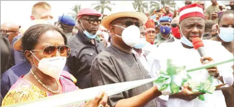  ?? PHOTO: NAN ?? Former Governor of Kano State, Rabiu Musa- Kwankwaso ( right); Rivers State Governor, Nyesom Wike and Deputy Governor, Mrs. Ipalibo HarryBanig­o at the unveiling of the Rumuogba flyover in Port Harcourt… yesterday