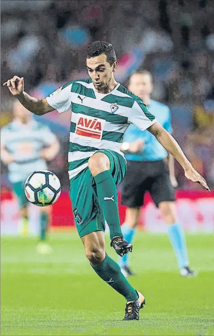  ?? FOTO: PERE PUNTÍ ?? Gonzalo Escalante se perderá el derbi ante la Real debido a un esguince de tobillo