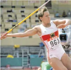  ?? FOTO: DPA ?? Siebenkämp­ferin Birgit Dressel, hier beim Speerwurf während der Leichtathl­etikEuropa­meistersch­aft 1986 in Stuttgart, starb mit nur 26 Jahren.