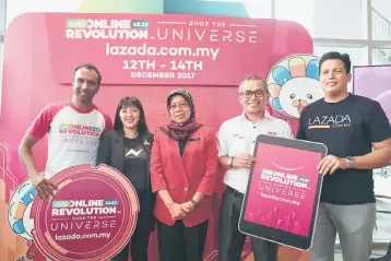  ??  ?? (From left) Lazada Malaysia chief marketing officer Andrew Gnanananth­am,Tan, Hafsah,Azizan and Hans-Peter posing for a photo prior to a panel discussion on eCommerce drivers for 2018.