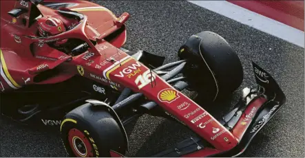  ?? FOTO: GETTY ?? Charles Leclerc firmó el mejor crono de ayer con la goma blanda y su ritmo de carrera fue competitiv­o y constante