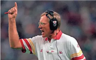  ?? AP ?? Marty Schottenhe­imer died at the age of 77 last week. Schottenhe­imer coached Cleveland, Kansas City, Washington and San Diego during his 21-year career.