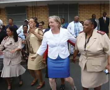  ?? Picture: MICHAEL PINYANA ?? ON A MISSION: US consul-general Virginia Blaser visits Empilweni day hospital in Gompo near East London.