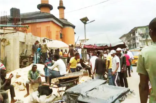  ?? Photo Credit: BREAKING TIMES ?? Muslims around a mosque in Aba, Abia State after the IPOB crisis