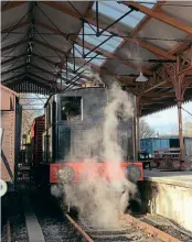  ?? DR TONY STEAD ?? Wallingfor­d steaming again! Sentinel No. 6515 of 1926 is back in action on the GWR as it runs beneath the newly-erected Maidenhead canopy at Wallingfor­d station.