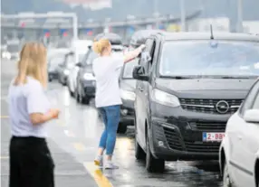  ?? ?? Boce vode koje su se dijelile, uz poruku dobrodošli­ce, imaju otisnut i QR kod koji otvara stranicu Croatia.hr, na kojoj se gosti mogu upoznati s hrvatskom turističko­m ponudom