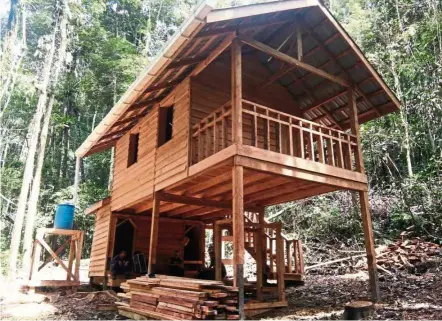  ??  ?? One of the five eco-shelters funded and built by Volvo Trucks, along the 25km ancestral jungle trail.