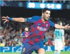  ?? EFE ?? El delantero del FC Barcelona Luis Suárez celebra tras marcar el segundo gol ante el Inter de Milán.