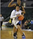  ?? RICH HUNDLEY III — FILE PHOTO — FOR THE TRENTONIAN ?? Zoe Brooks and Trenton Catholic blew out Lenape in their Iron Palace finale.