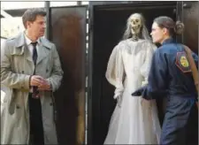  ??  ?? David Boreanaz and Emily Deschanel as seen in “Bones”