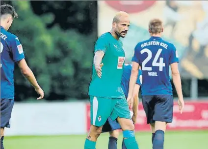  ?? FOTO: SD EIBAR ?? Bebé celebra uno de los tres goles que marcó ante el Holstein Kiel El portugués fue el gran protagonis­ta del partido