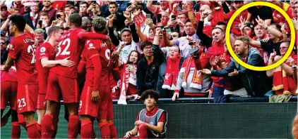  ?? GETTY IMAGES ?? Party pooper: a Liverpool fan (circled) signals that City are 3-2 ahead at the Etihad