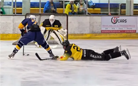  ?? Pictures: Kevin Slyfield ?? Bracknell Bees’ season has come crashing to an endd