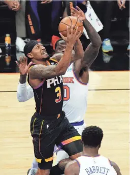  ?? PATRICK BREEN/THE REPUBLIC ?? Suns guard Bradley Beal makes a layup past Knicks forward Julius Randle (30) during a game at the Footprint Center in Phoenix on Dec. 15.