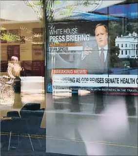  ??  ?? Imagen de la conexión de ayer de la CNN con la Casa Blanca