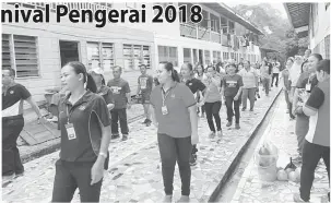  ??  ?? IDUP TI BEPENGERAI: Sesais pagi manahka pengerai ngagai semua renggat umur.