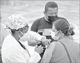  ?? API ?? Este lunes inició la fase 2 de Vacunación contra la COVID-19, que lleva adelante el Ministerio de Salud Pública.