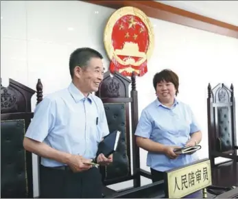  ?? ZOU HONG / CHINA DAILY ?? Lu Youcai (left) and Li Wenyun, both people’s assessors at Beijing Haidian District People’s Court, participat­e in a criminal case hearing on May 29.