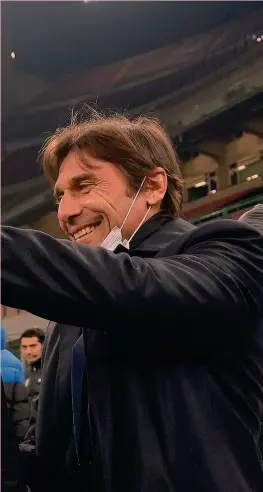  ?? GETTY ?? L’allievo e il maestro
Pirlo e Conte in occasione della prima sfida in panchina, il 17 gennaio a San Siro: vinsero i nerazzurri 2-0, però il tecnico bianconero si è preso la rivincita eliminando l’Inter dalla Coppa Italia