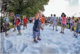  ?? Steve Gonzales / Houston Chronicle ?? Cooper Leonard, 16 months, enjoys the snow during Snow Days at the Zoo on Saturday. The no-snowball-throwing rule was rarely enforced.