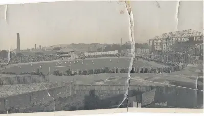  ??  ?? Happy days This photograph, dating from aorund 1920, shows the Main Stand (far right) under constructi­on