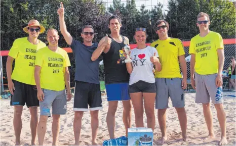  ?? FOTO: LAC ?? Das Team „Sauf Hemden“holt sich den Titel in Essingen.