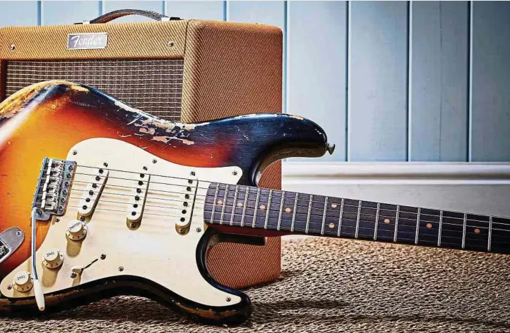  ?? Foto: Guitarist Magazine/Future via Getty Images ?? Die Modellbeze­ichnung „Stratocast­er“setzt sich zusammen aus den Begriffen „Stratosphä­re“und dem Namen des Vorgängerm­odells „Telecaster“.