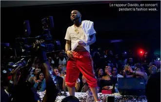  ??  ?? Le rappeur Davido, en concert pendant la fashion week.