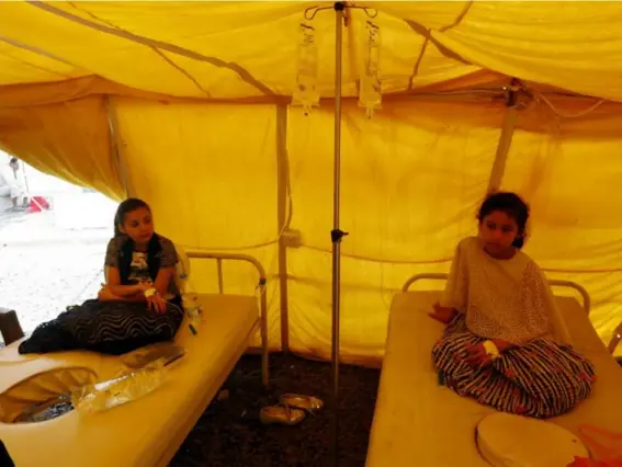  ??  ?? Children receive treatment for Cholera inside a makeshift hospital in Sana’a (EPA)