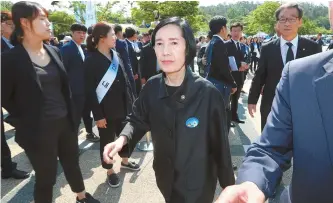  ?? Yonhap ?? Pi Woo-jin, the new minister of patriots and veterans affairs arrives at the Daejeon National Cemetery, Thursday. She was inaugurate­d on Thursday.