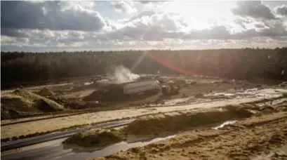  ?? FOTO KAREL HEMERIJCKX ?? Werkgevers­organisati­es willen dat Limburgse bedrijven hun afval in Limburg kunnen blijven storten. “Zoniet betekent dat fors meer CO2-uitstoot en een meerkost voor de bedrijven”, luidt het.