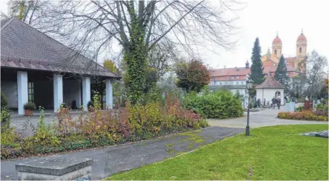  ?? FOTOS: JOSEF SCHNEIDER ?? Die Kirchengem­einde Schönenber­g hat ihr Bestattung­sangebot auf dem Friedhof erweitert.