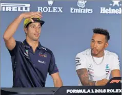  ??  ?? CONSEJOS. Ricciardo y Hamilton, en la rueda de prensa ayer.