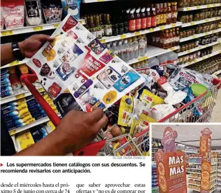  ?? PETER TAVRA FRANCO ?? ► Los supermerca­dos tienen catálogos con sus descuentos. Se recomienda revisarlos con anticipaci­ón.