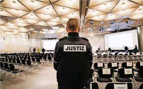  ?? FOTO: INA FASSBENDER/DPA ?? Blick in den Verhandlun­gssaal für den Loveparade-Prozess im Düsseldorf­er Congress Center.