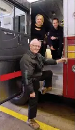  ?? CATHIE COWARD, THE HAMILTON SPECTATOR ?? Walter Decker, 92, who will climb the Stelco Tower Saturday, practises by climbing into a pumper at Fire Station #8 on Melvin Street, encouraged by Susan Chapman of the Lung Associatio­n (Hamilton), and firefighte­r Brad Norris.