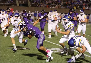  ?? Terrancr Armstard/News-Times ?? Tough Kidd: El Dorado's Devunte Kidd fights for yards after catching a pass against Sheridan last season. Kidd will compete in the AAU Jr. Olympics Track & FIeld Championsh­ips this weekend in Greensboro, N.C.